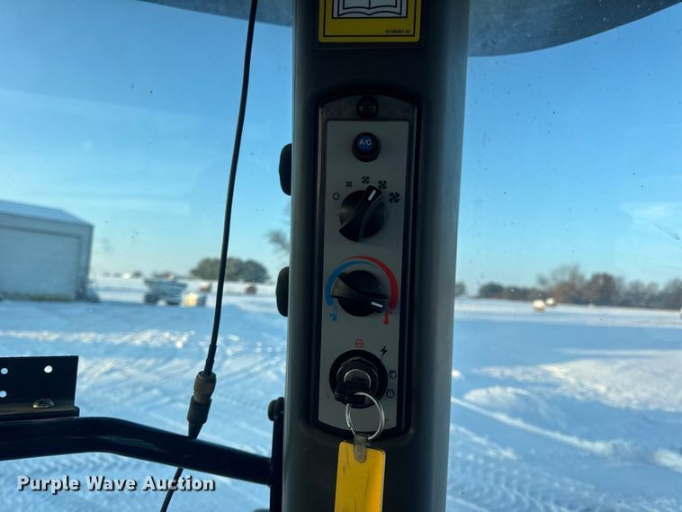 image for item DW6688 2009 Challenger MT765C tractor