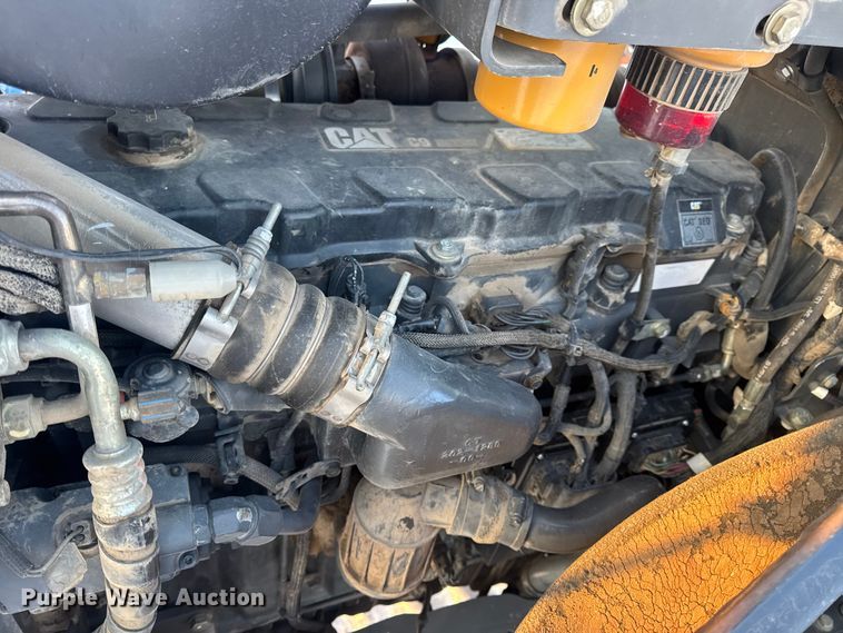 image for item DW6688 2009 Challenger MT765C tractor