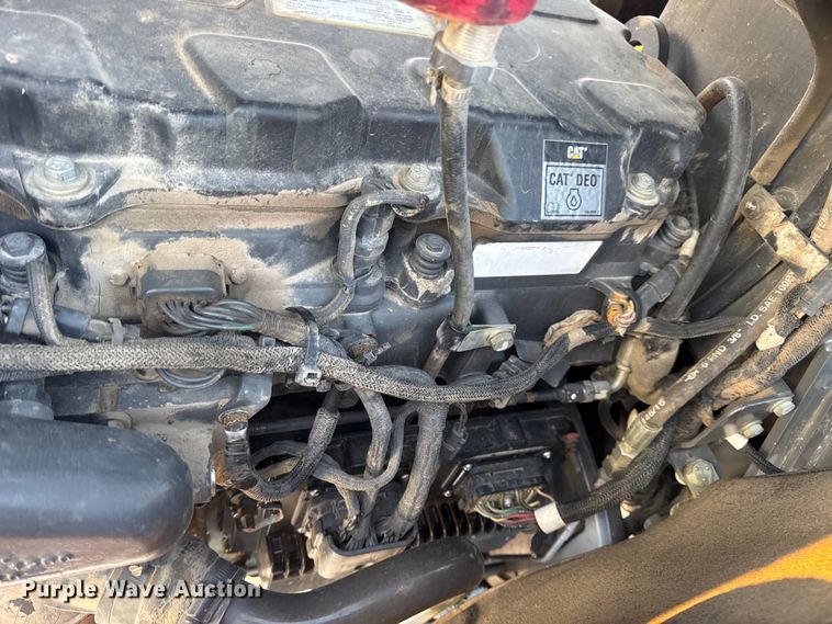 image for item DW6688 2009 Challenger MT765C tractor