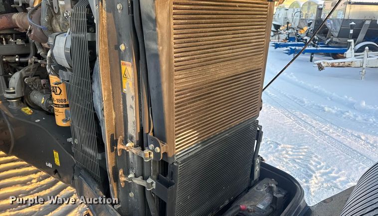 image for item DW6688 2009 Challenger MT765C tractor