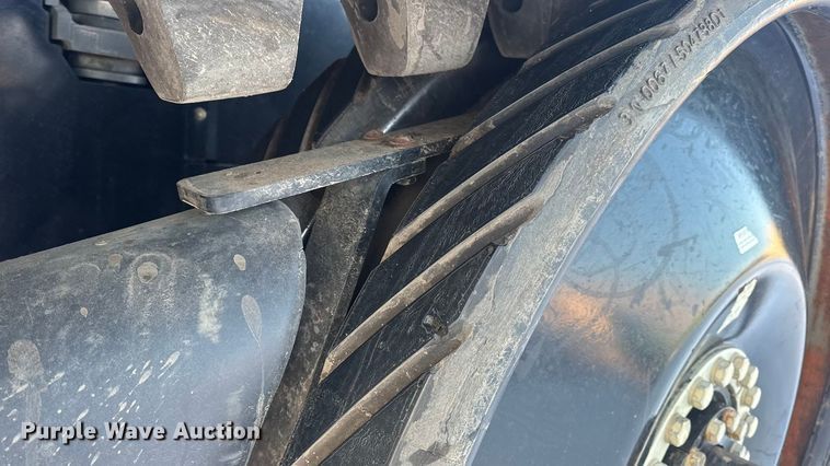 image for item DW6688 2009 Challenger MT765C tractor