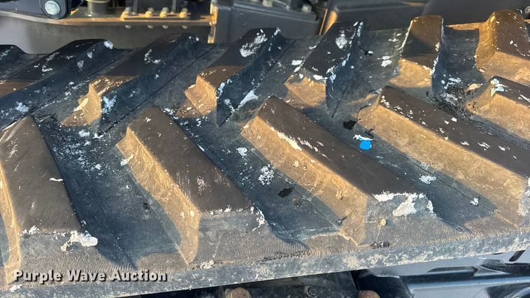 image for item DW6688 2009 Challenger MT765C tractor