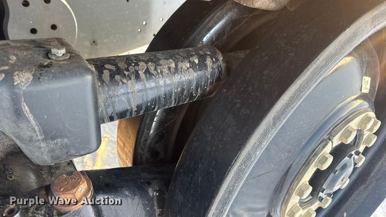 image for item DW6688 2009 Challenger MT765C tractor