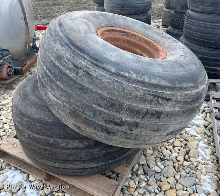 image for item DW6696 (30) tires and wheels