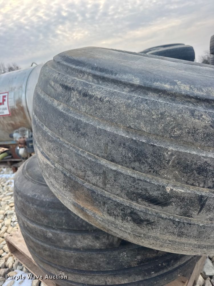 image for item DW6696 (30) tires and wheels