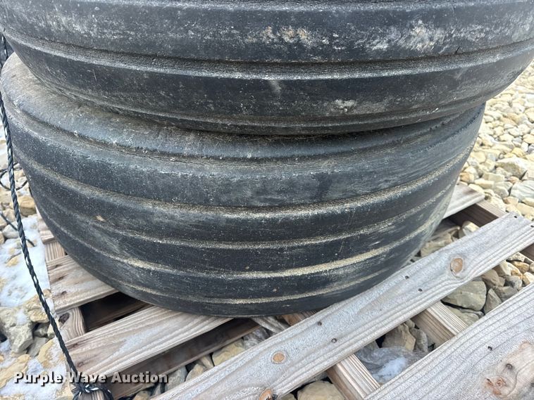 image for item DW6696 (30) tires and wheels