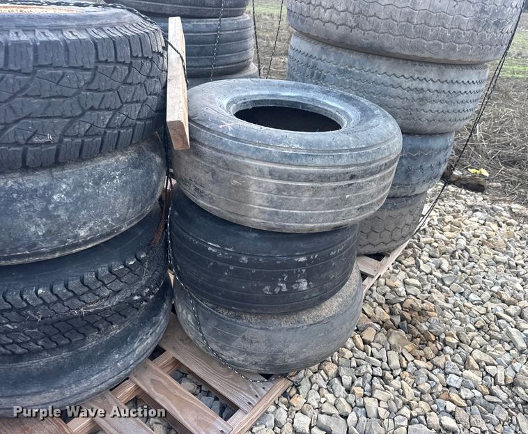 image for item DW6696 (30) tires and wheels