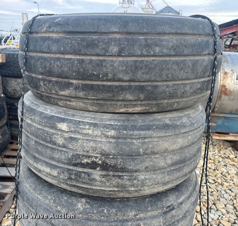 image for item DW6696 (30) tires and wheels