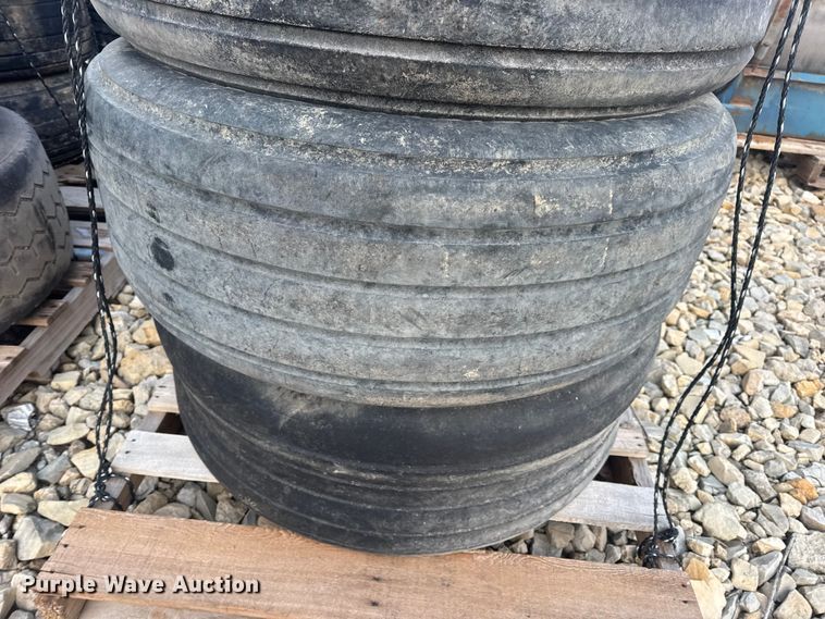 image for item DW6696 (30) tires and wheels