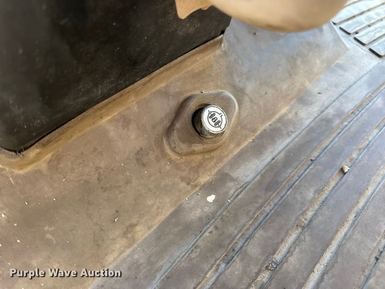 image for item DW6705 2011 John Deere 6430 MFWD tractor