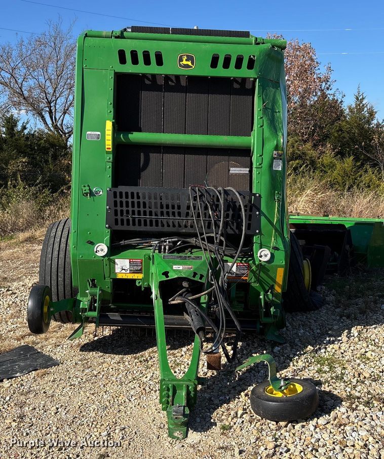 image for item DW7280 John Deere 460M Silage round baler