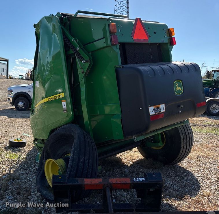 image for item DW7280 John Deere 460M Silage round baler