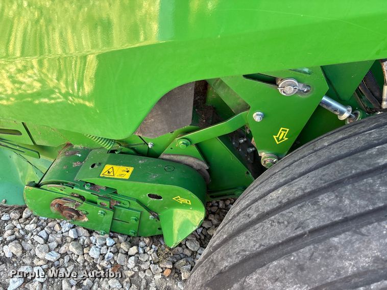 image for item DW7280 John Deere 460M Silage round baler