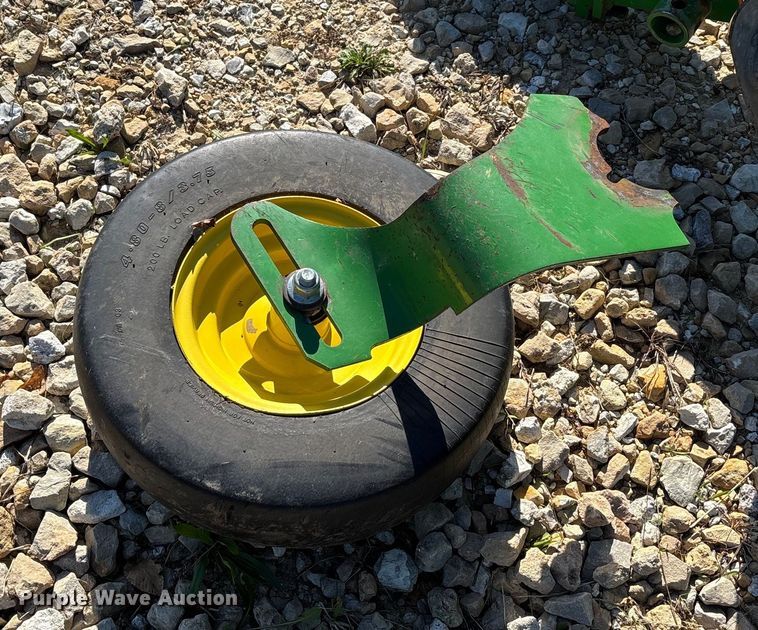 image for item DW7280 John Deere 460M Silage round baler