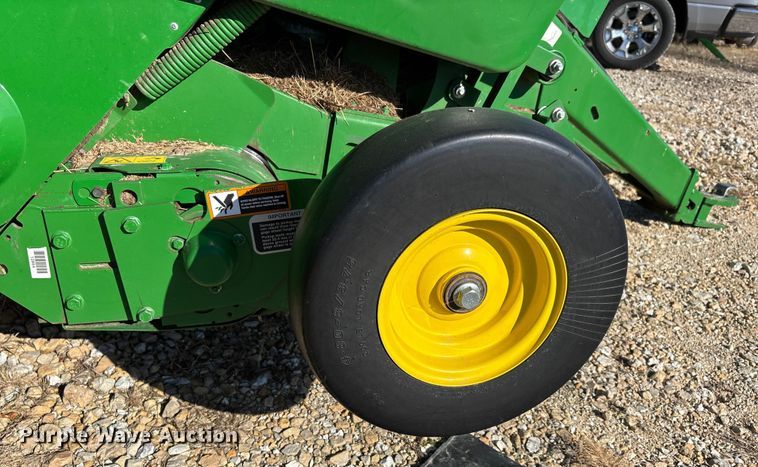 image for item DW7280 John Deere 460M Silage round baler