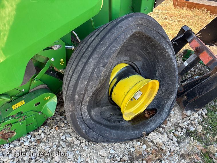 image for item DW7280 John Deere 460M Silage round baler