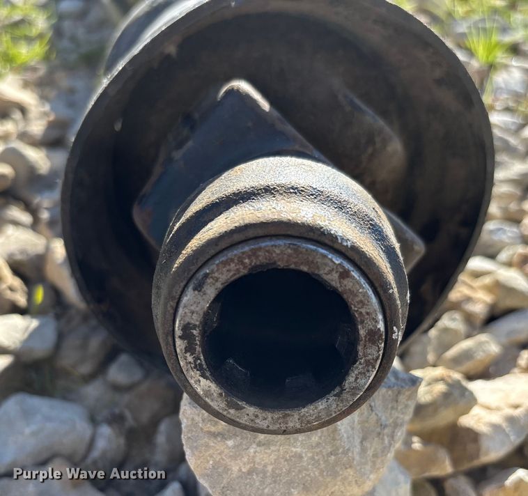 image for item DW7280 John Deere 460M Silage round baler