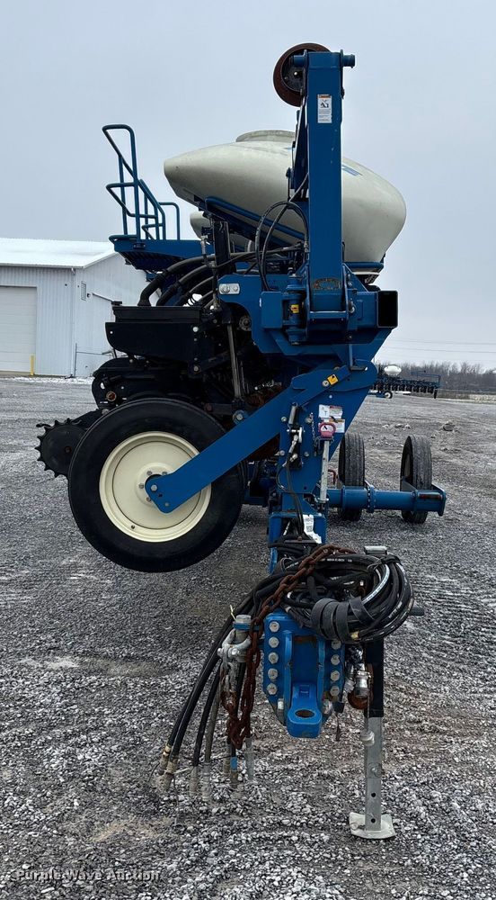 image for item DW7329 2018 Kinze 3660 planter
