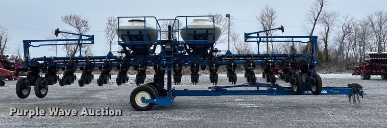 image for item DW7329 2018 Kinze 3660 planter