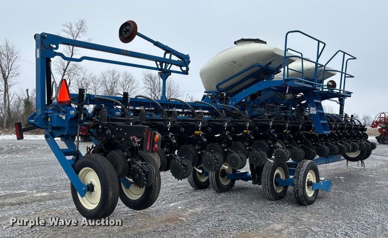 image for item DW7329 2018 Kinze 3660 planter
