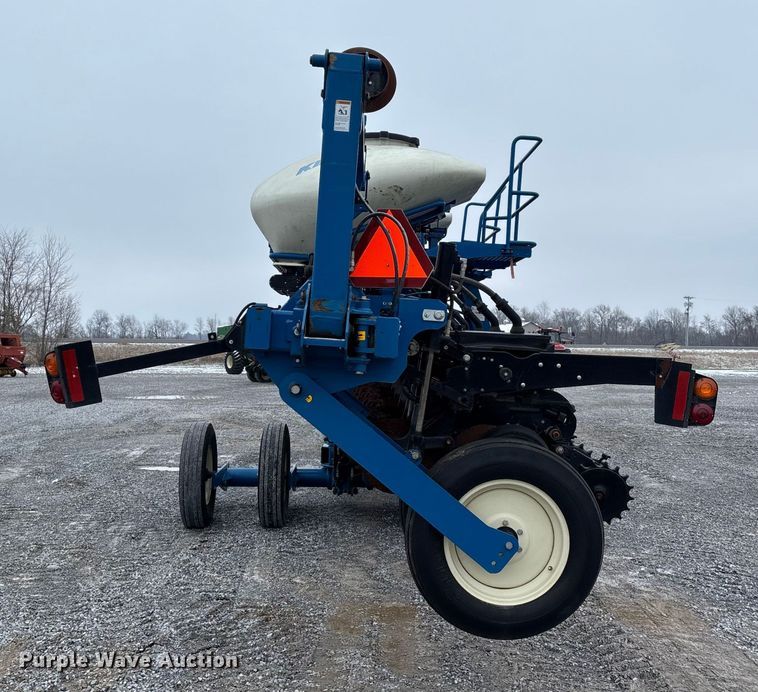 image for item DW7329 2018 Kinze 3660 planter