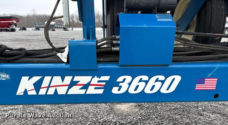image for item DW7329 2018 Kinze 3660 planter
