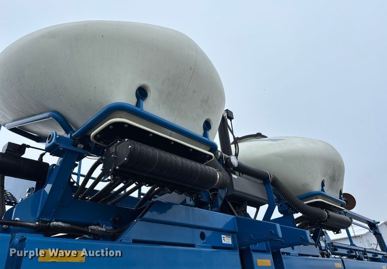 image for item DW7329 2018 Kinze 3660 planter