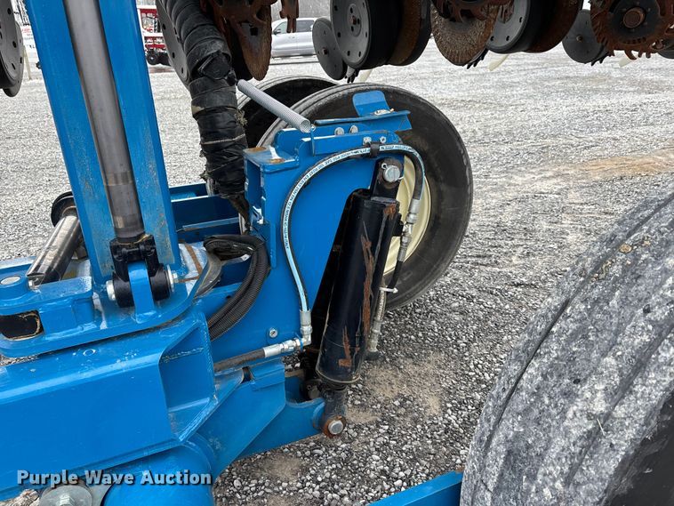 image for item DW7329 2018 Kinze 3660 planter