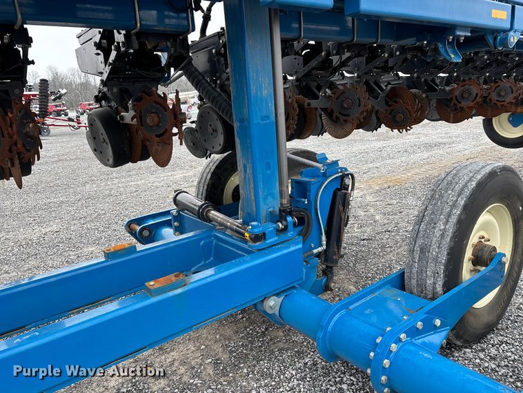 image for item DW7329 2018 Kinze 3660 planter