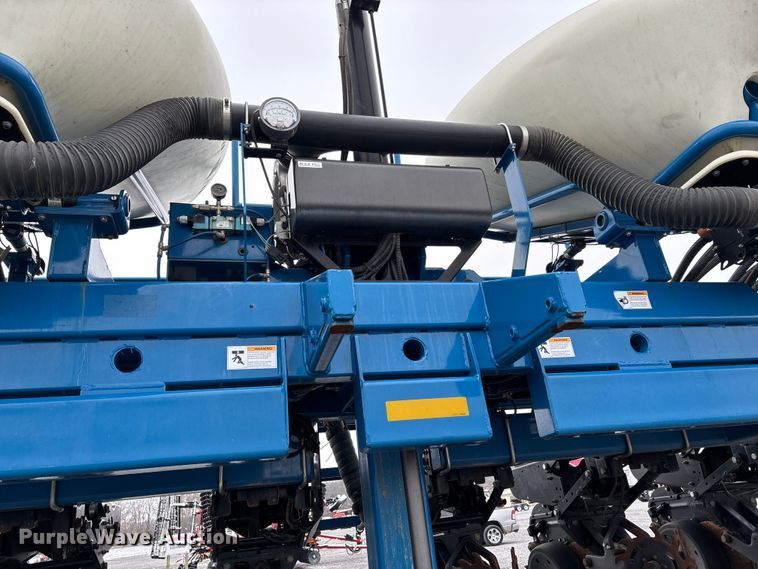 image for item DW7329 2018 Kinze 3660 planter