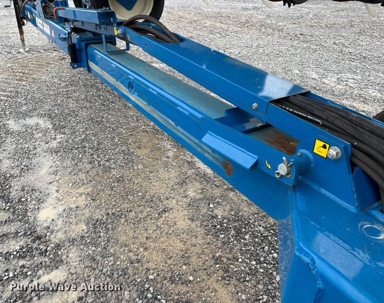 image for item DW7329 2018 Kinze 3660 planter