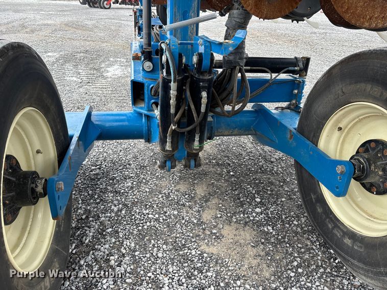 image for item DW7329 2018 Kinze 3660 planter