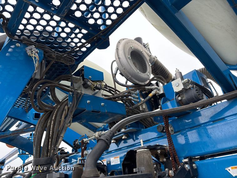 image for item DW7329 2018 Kinze 3660 planter