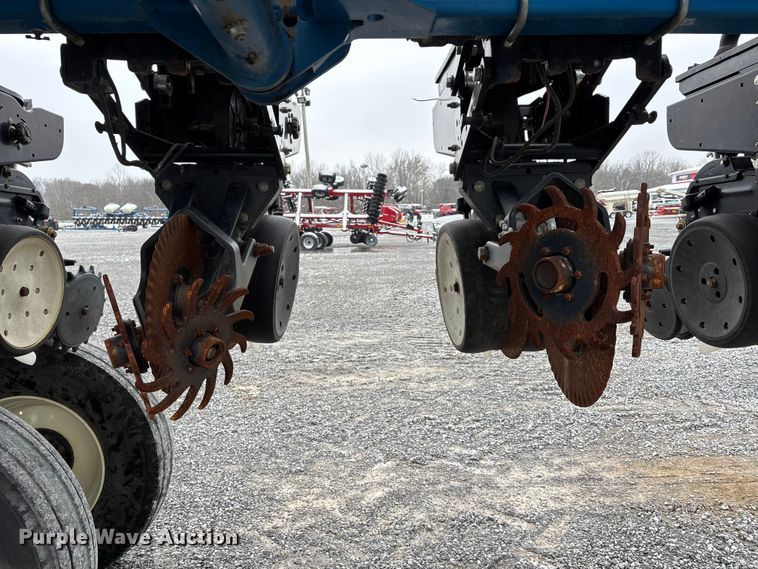 image for item DW7329 2018 Kinze 3660 planter