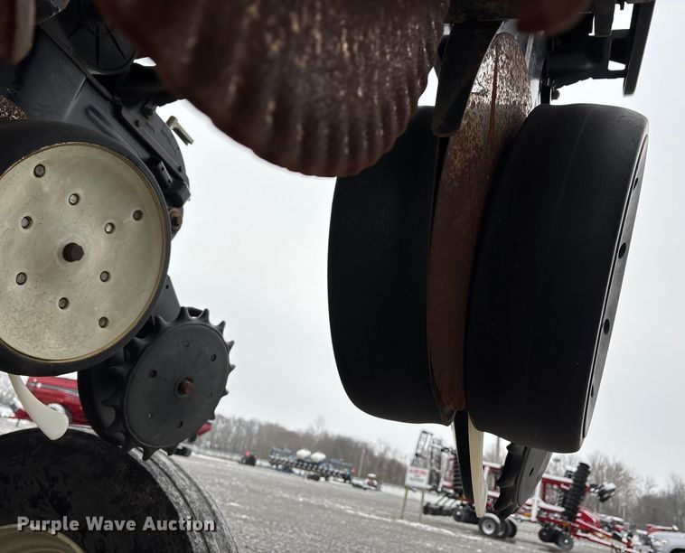 image for item DW7329 2018 Kinze 3660 planter