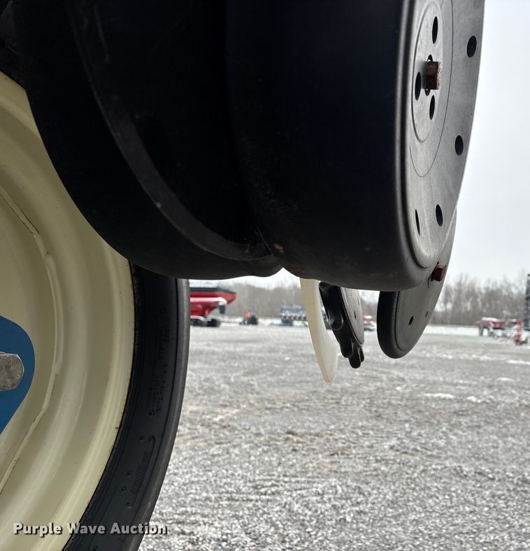 image for item DW7329 2018 Kinze 3660 planter