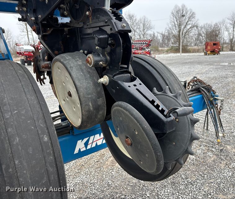 image for item DW7329 2018 Kinze 3660 planter