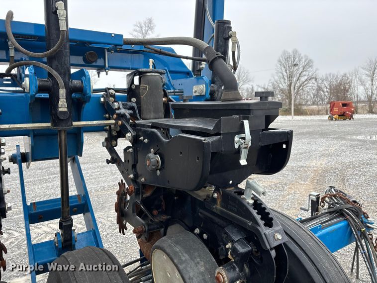 image for item DW7329 2018 Kinze 3660 planter