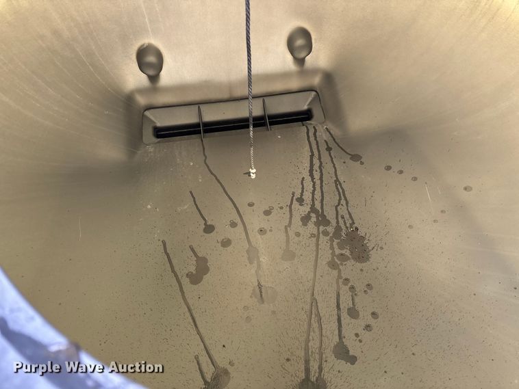 image for item DW7329 2018 Kinze 3660 planter