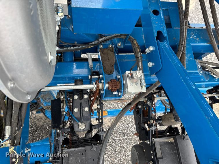 image for item DW7329 2018 Kinze 3660 planter