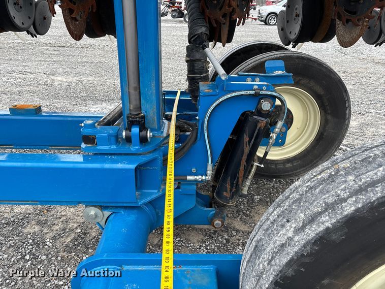 image for item DW7329 2018 Kinze 3660 planter