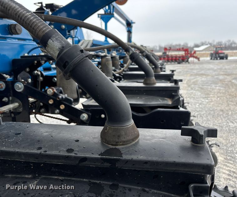 image for item DW7329 2018 Kinze 3660 planter