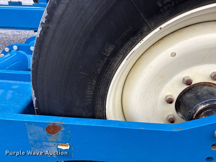 image for item DW7329 2018 Kinze 3660 planter