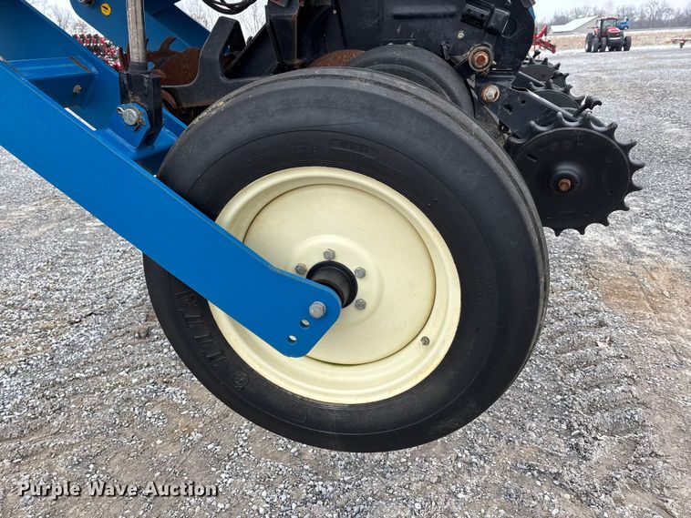 image for item DW7329 2018 Kinze 3660 planter