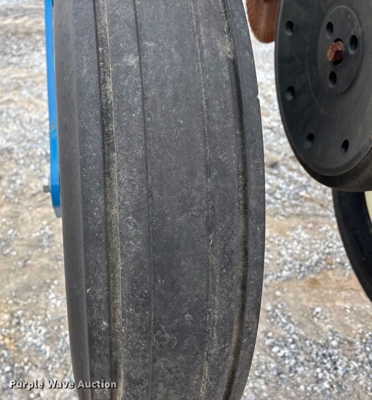 image for item DW7329 2018 Kinze 3660 planter