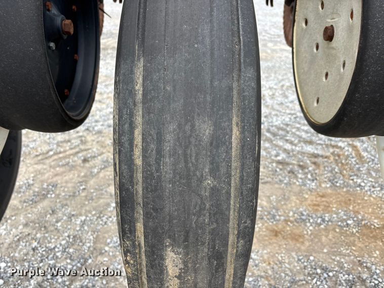 image for item DW7329 2018 Kinze 3660 planter