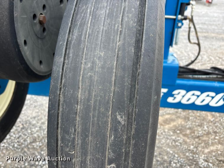 image for item DW7329 2018 Kinze 3660 planter