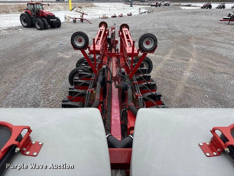 image for item DW7330 2012 Case IH Early Riser 1250 planter