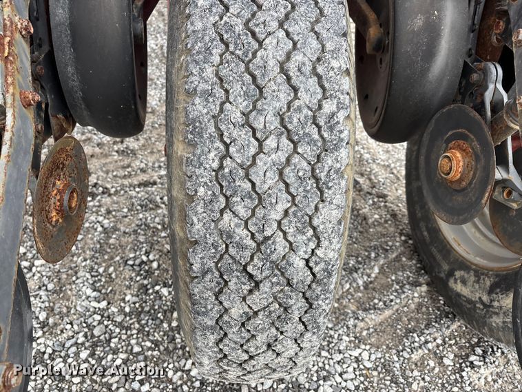 image for item DW7330 2012 Case IH Early Riser 1250 planter