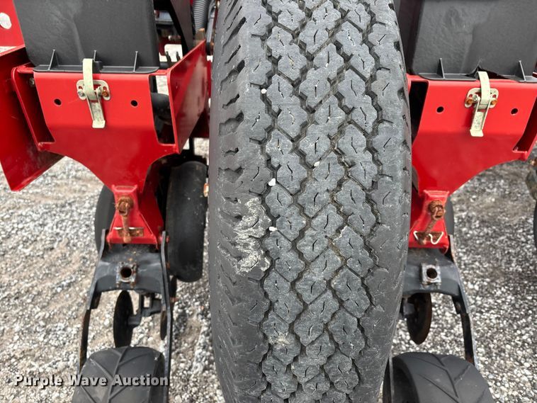 image for item DW7330 2012 Case IH Early Riser 1250 planter